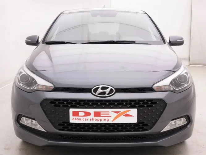 Hyundai I20 1.1 CRDi Play Edition + GPS + Camera + Cruise Control + Privacy Image 2